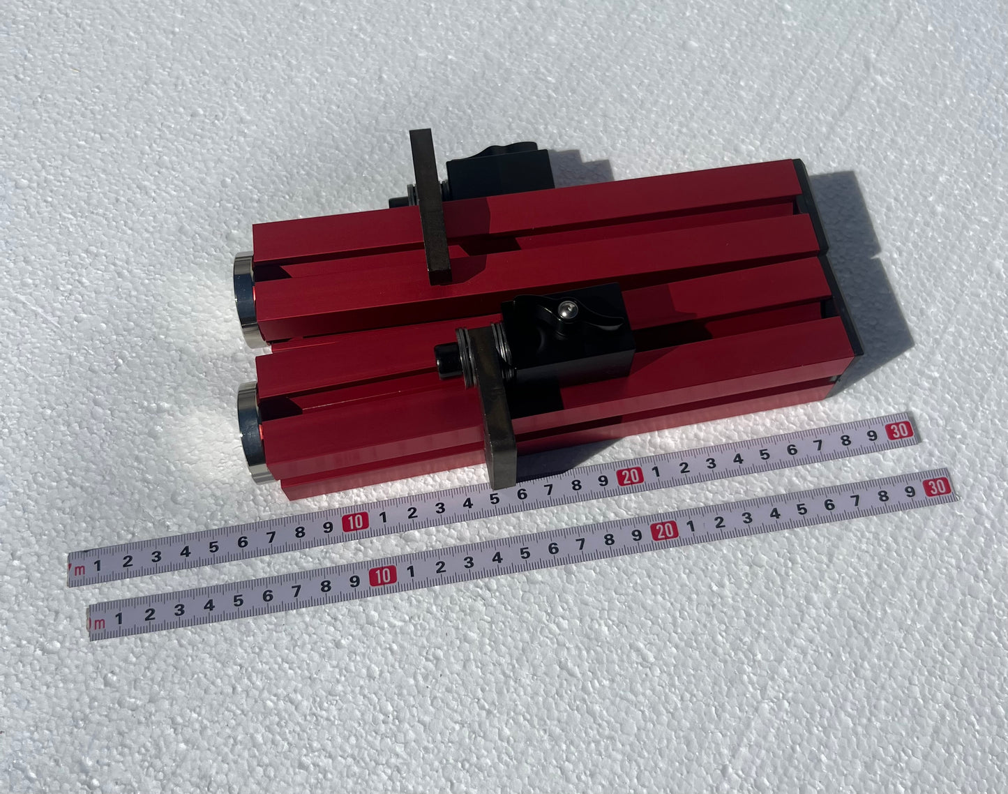 Maßanschlag für die Kantbank. Magnetisch. Als Paar in Schwarz